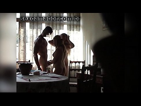 ❤️ جنسی دوست ایک دیو آدمی اور اس کے ساتھ ایک تھریسم کو مدعو کرتے ہیں۔ ❤❌ مقعد فحش
